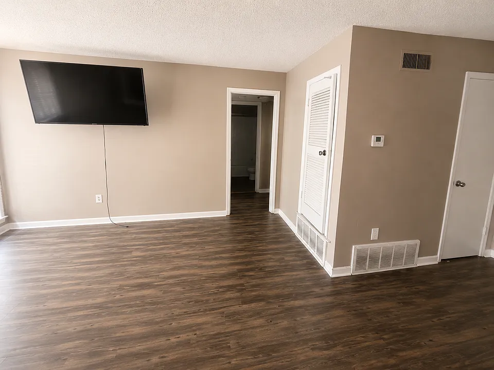 Spacious 2 Bedroom Apartments in Raleigh Raleigh Pines