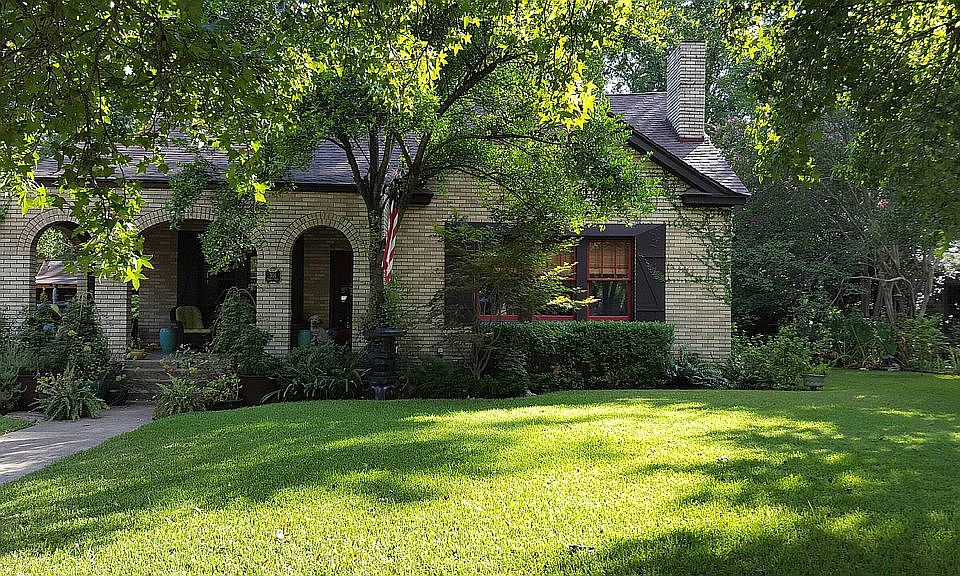 1st image of 301 Elm Dr