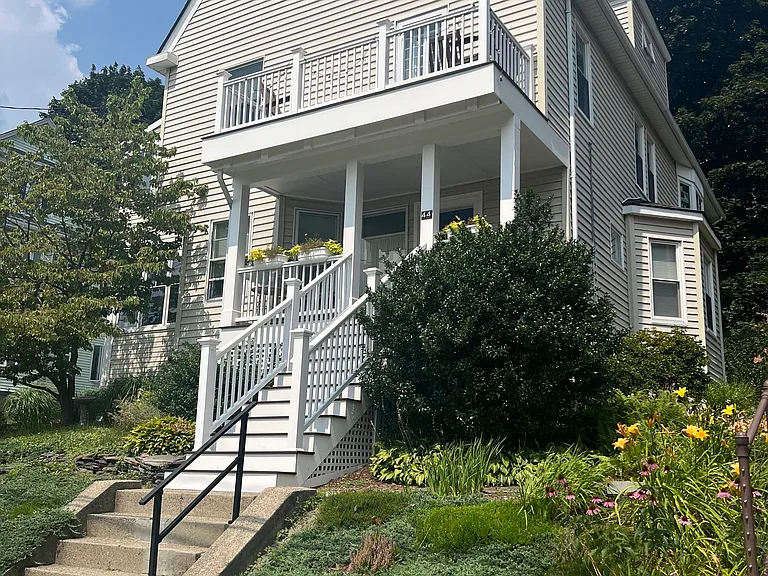 44 Lombard Ter — Photo 2