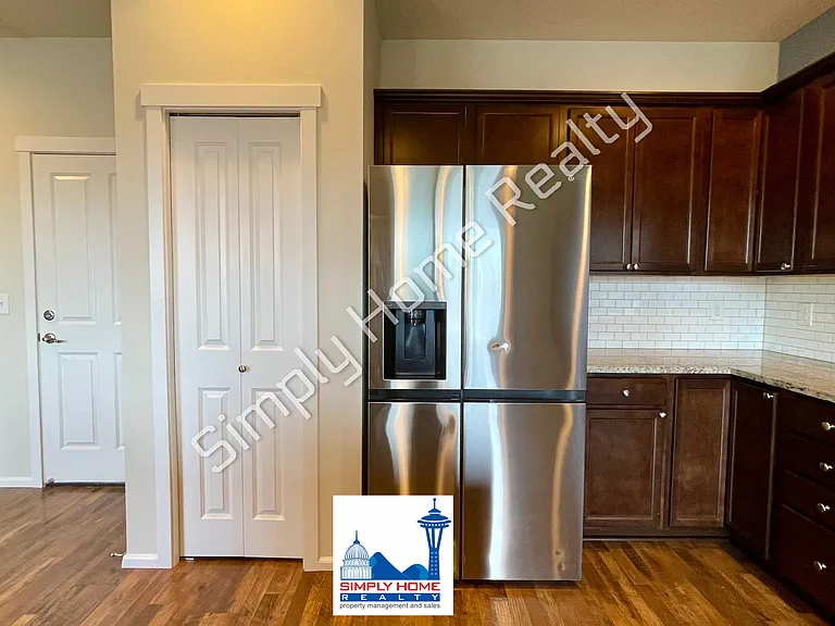 2420 Burlwood St NE — Photo 7