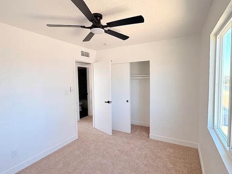 S 46th Pl — Photo 7