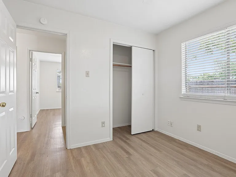 11912 Sunhillow Bnd #B — Photo 11