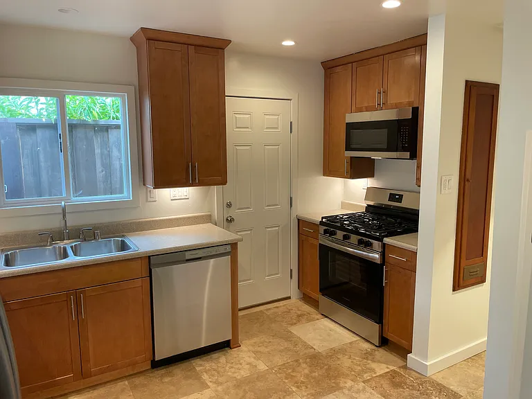 114 Gleason Ave — Photo 6