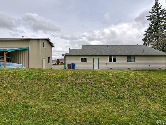 4th image of 1620 Country Club Dr