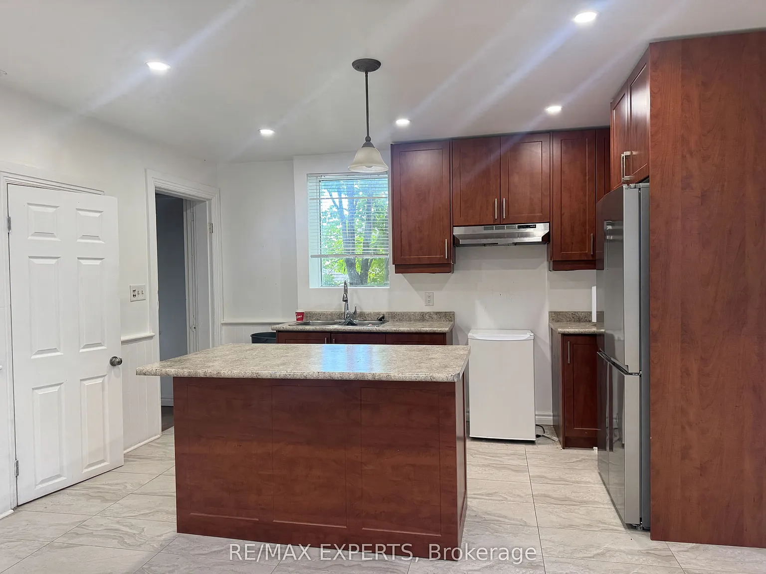 8 bed, $3,750 — Photo 2