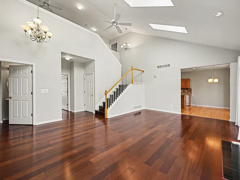 4304 Gateway Cir — Photo 3