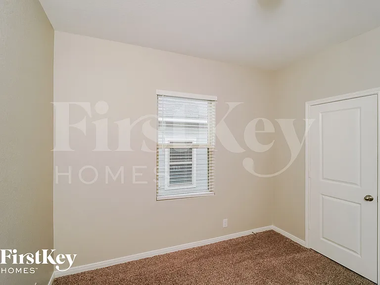 4934 Hallies Gdn — Photo 12