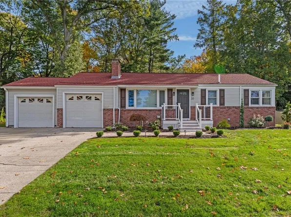 20 Woodhill Dr, Cranston, RI 02920