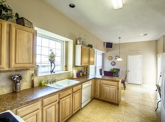 5th image of 630 Sycamore Dr