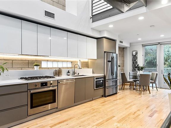 3rd image of 3450 Cahuenga Blvd W APT 707