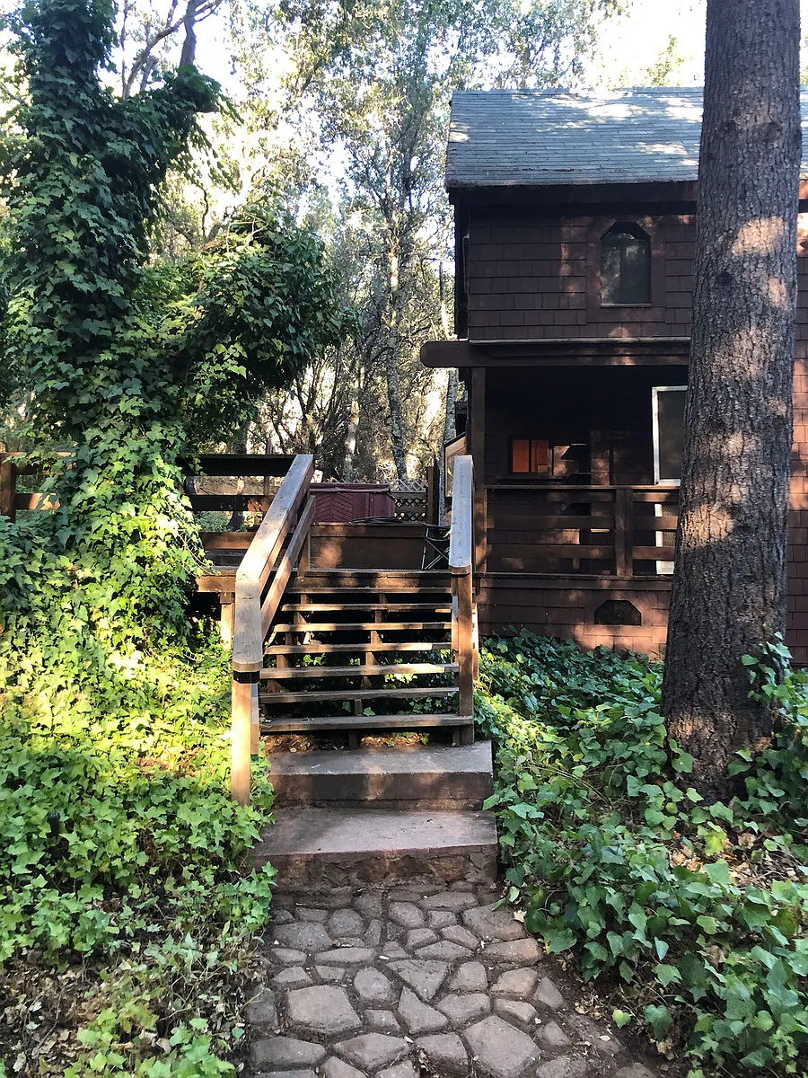 Building Photo - 10200 Hideaway Pl
