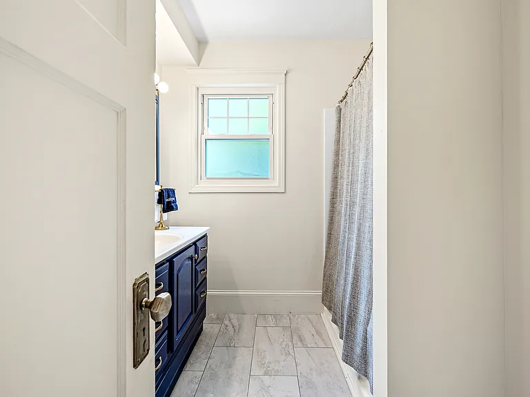Ivanhoe Rd — Photo 13
