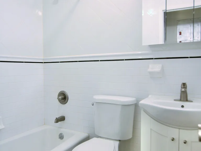 160 W 75th St #1B — Photo 8