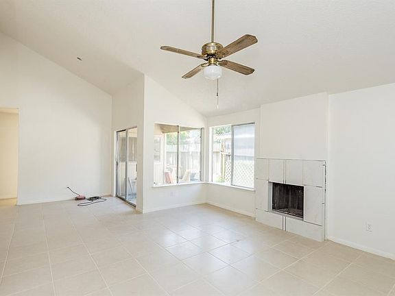 5th image of 10707 Lakewood Oaks Dr
