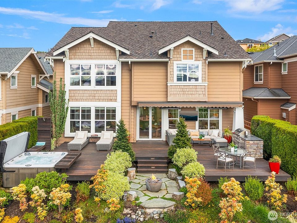 1st image of 1583 24th Avenue NE