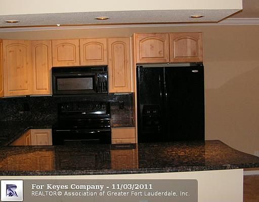 2nd image of 841 SE 22nd Ave APT 7