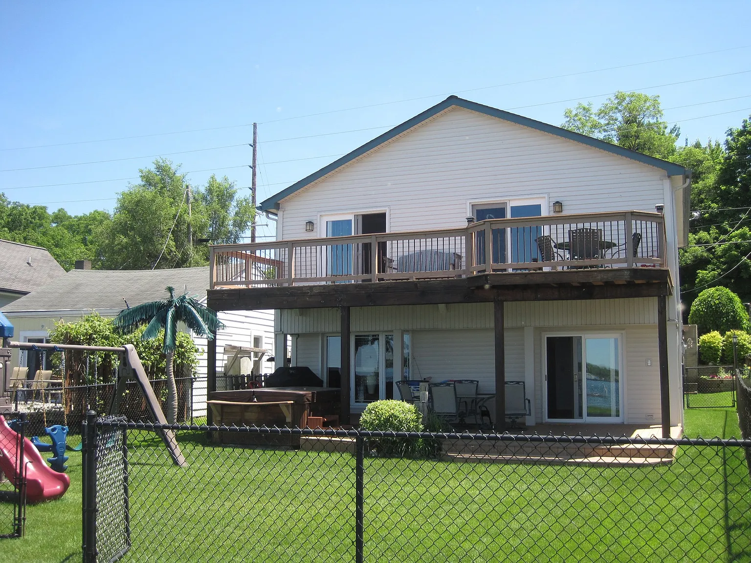 389 E Shore Dr photo 1