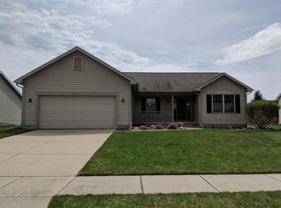 3487 Donamere Dr, Lansing, MI 48906