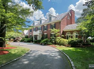 737 Oneida Trl, Franklin Lakes, NJ 07417