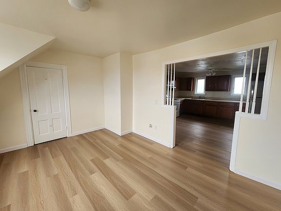 5th image of 37 Forest Ave Floor 3