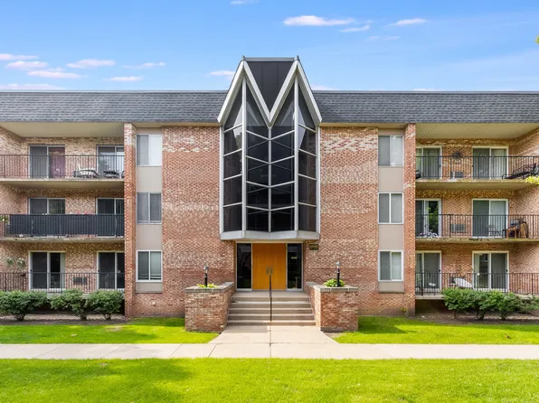 1001 N Mill St APT 103, Naperville, IL 60563
