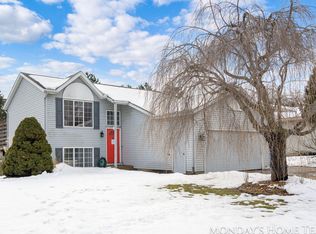 3334 Hazelnut Dr NW, Grand Rapids, MI 49504