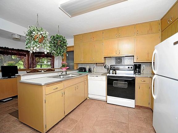 3rd image of 5102 N 51st St