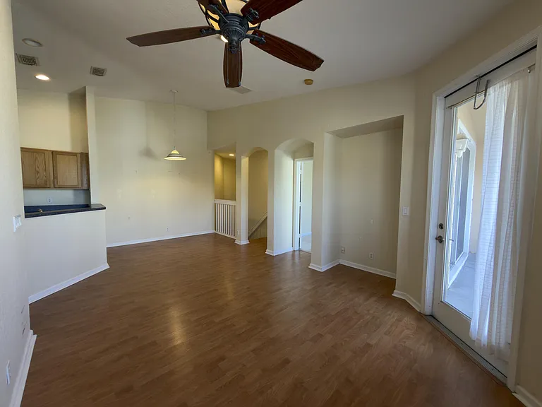 1712 Carvelle Dr — Photo 2