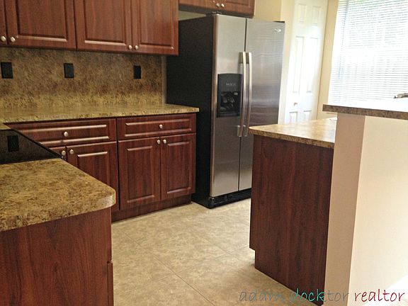 4th image of 4717 SW 39th Ave