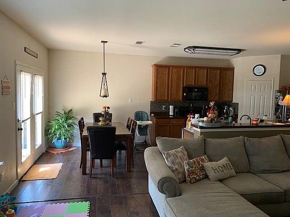 4th image of 621 Stirrup Bar Dr