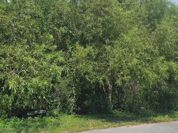 905 NE 6th St, Carrabelle, FL 32322