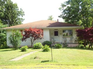 96 Nuangola Rd, Mountain Top, PA 18707