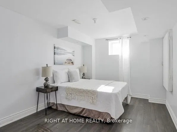 2 Township Ave, Richmond Hill, ON L4E 0J5