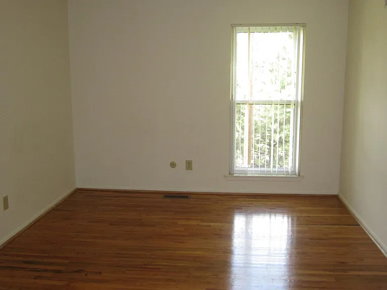 5085 Mansfield Ave — Photo 6