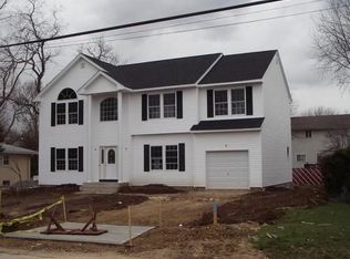 70 Franklin Ave, Deer Park, NY 11729