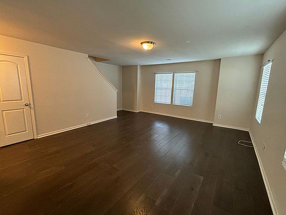 3rd image of 817 Ranchero St