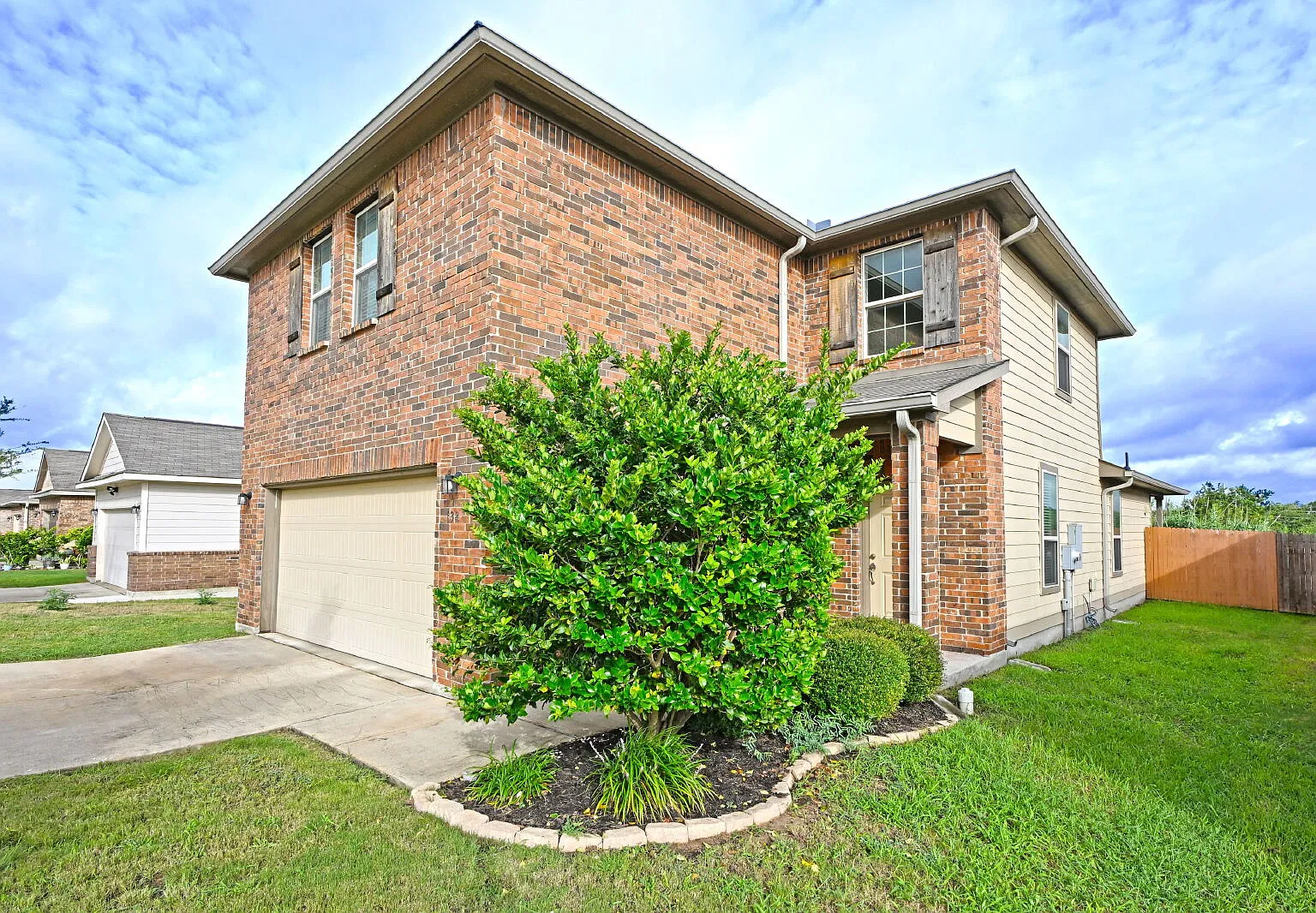 4 bed, 2.5 bath, 2052 sqft, $1,850 — Photo 3