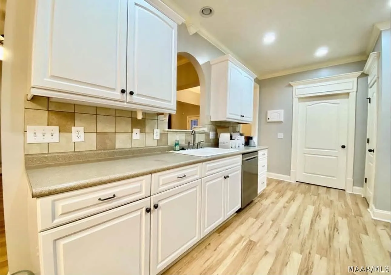 4 bed, 2.0 bath, 1850 sqft, $2,000 — Photo 3