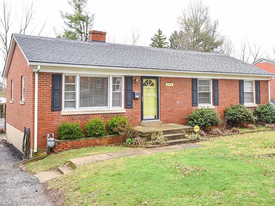 1st image of 211 E Lowry Ln