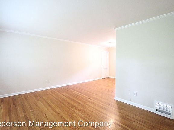 3rd image of 5527 Ash Dr