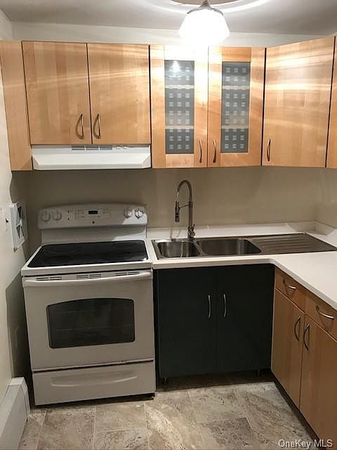 1st image of 4 Huguenot St APT 4