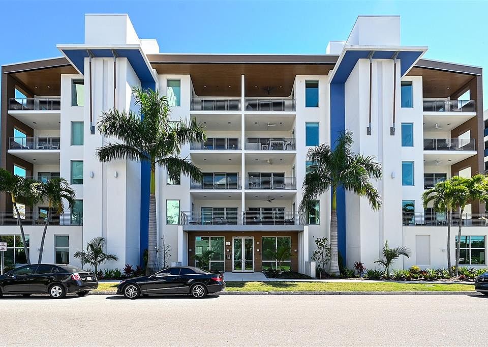 1st image of 711 S PALM AVENUE #203