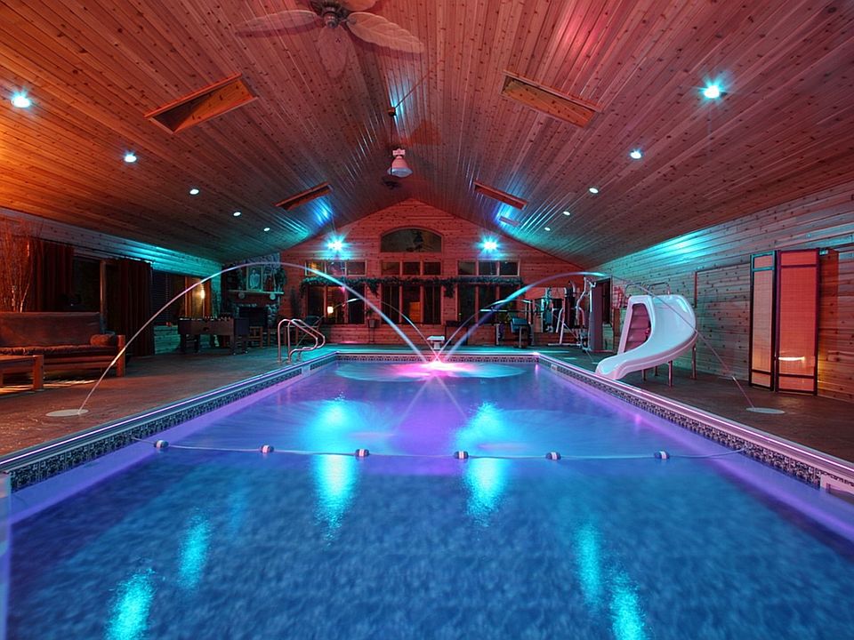 Indoor Pool w/slide