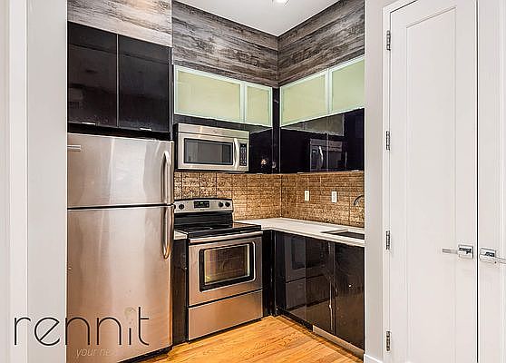3rd image of 1444 Bedford Ave APT 1F