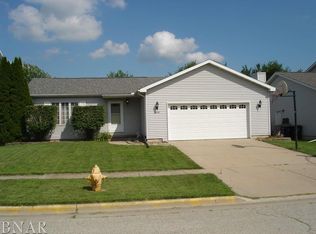 2818 Rutherford Dr, Bloomington, IL 61705