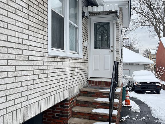 2nd image of 465 Lincoln Ave