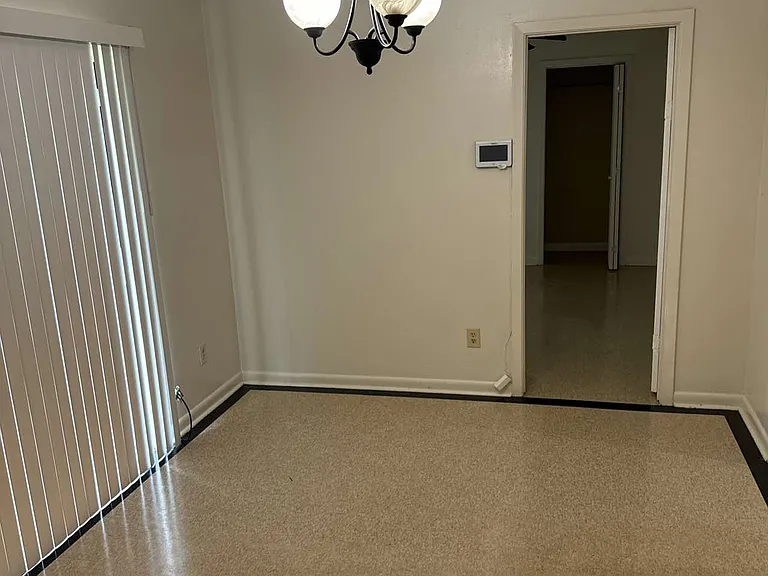 505 Marie Ave — Photo 9