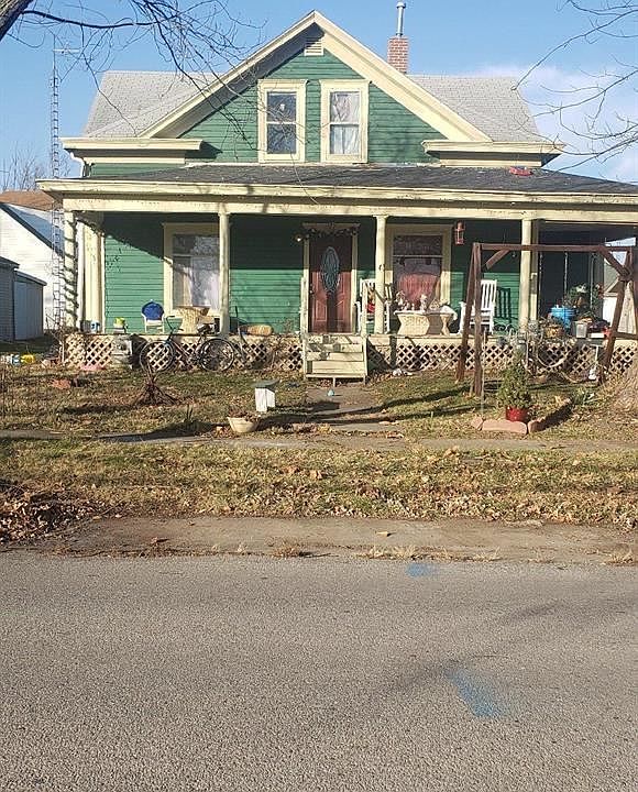 1st image of 415 W Main St
