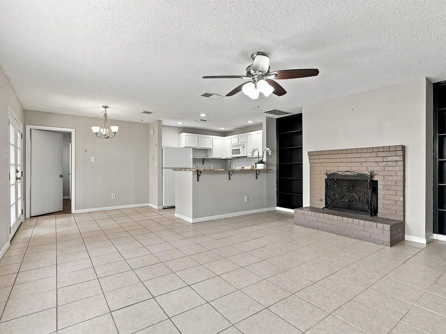2 bed, 2.0 bath, 1150 sqft, $1,750 — Photo 2