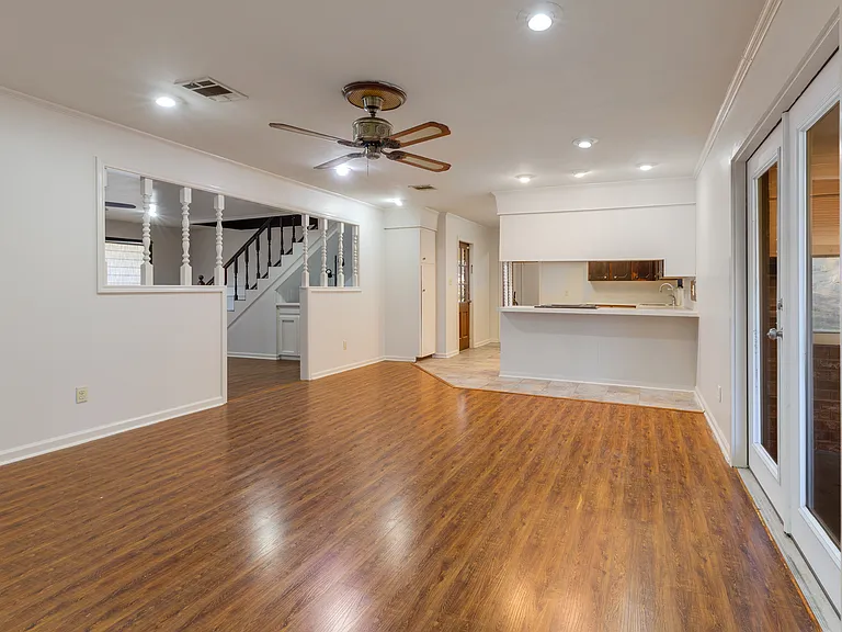 113 Aberdeen Dr — Photo 2